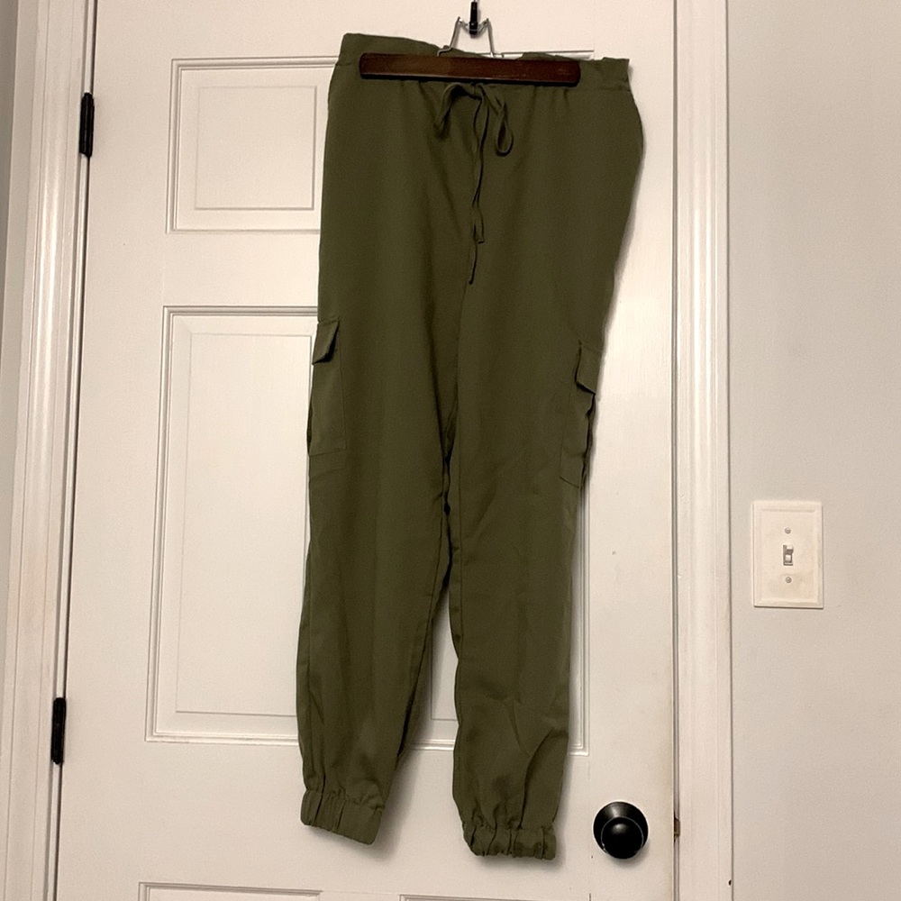 Lea and Viola pair of pants, olive green